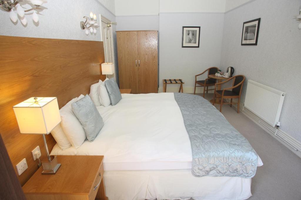 Cliff Lawn Hotel Leeds  Oda fotoğraf