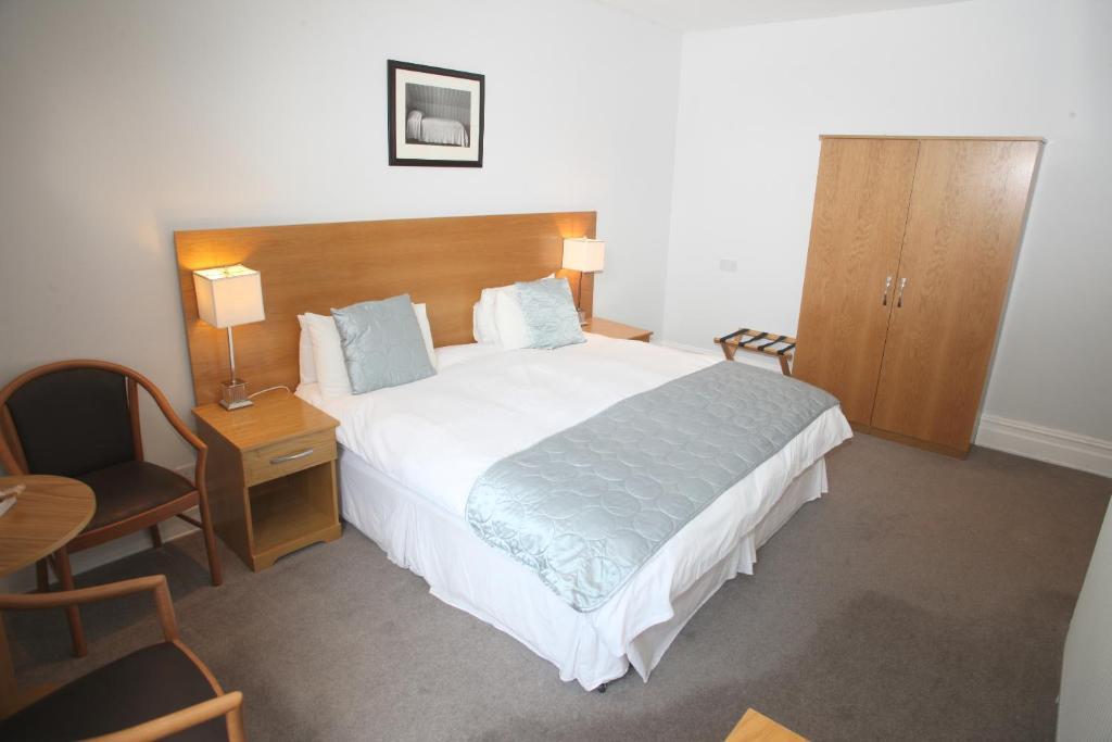 Cliff Lawn Hotel Leeds  Oda fotoğraf